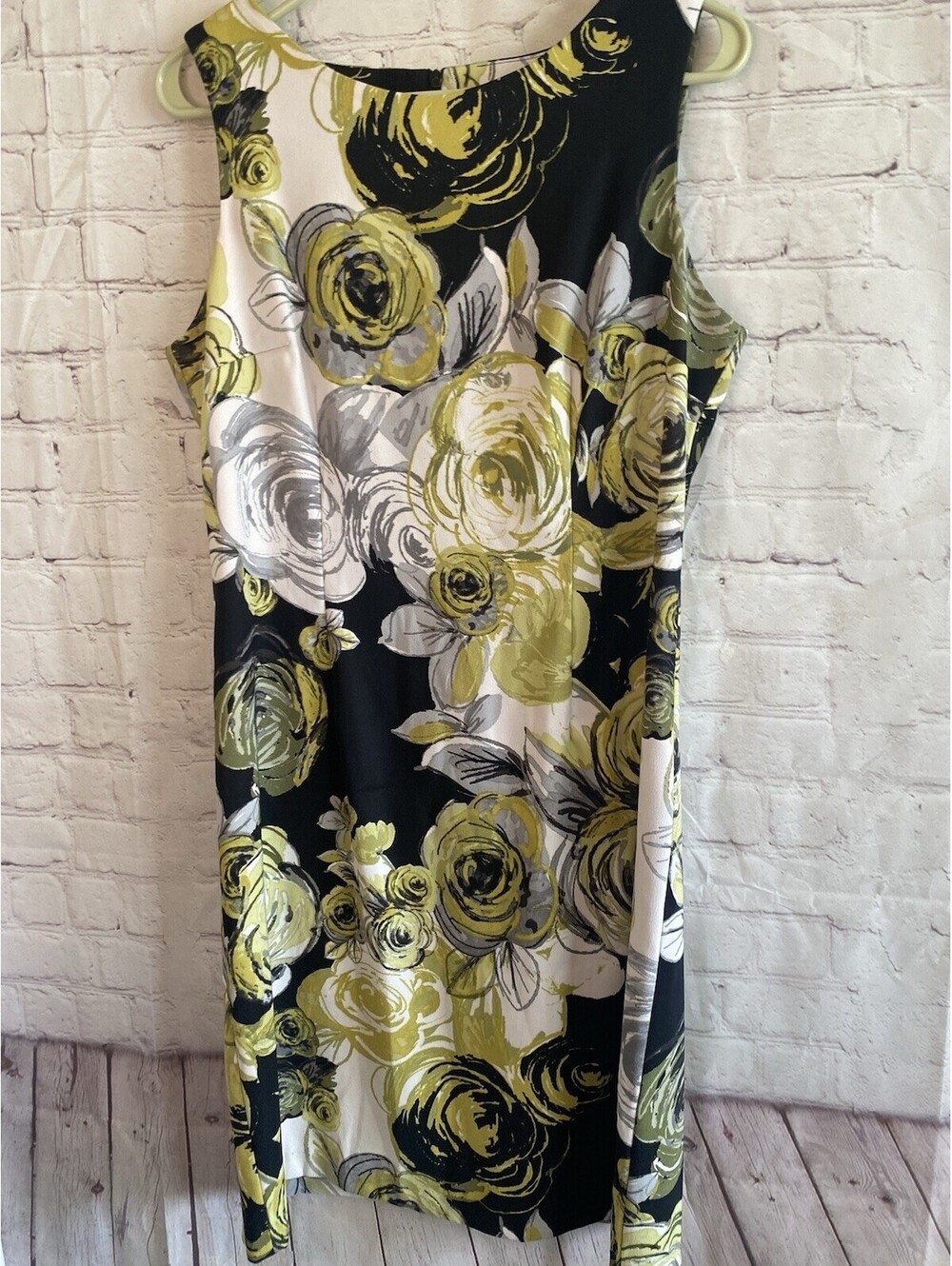 Womens White & Yellow Floral Sheath Dress With Zip Closure